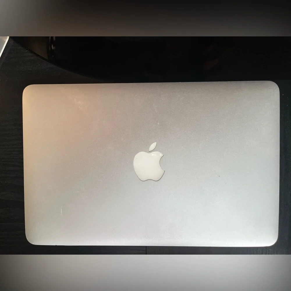 OR BEST OFFER!!! Apple Silver MacBook Pro Sleek Design Unibody Construction